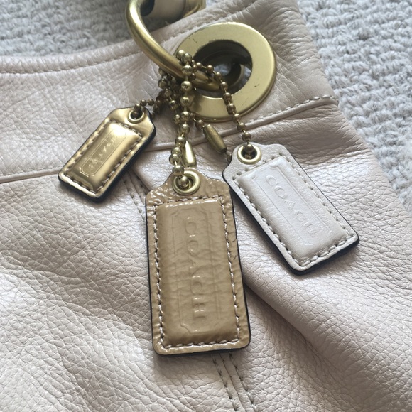 Coach Leather Bucket Bag in Ivory with 2 Straps - Picture 2 of 8